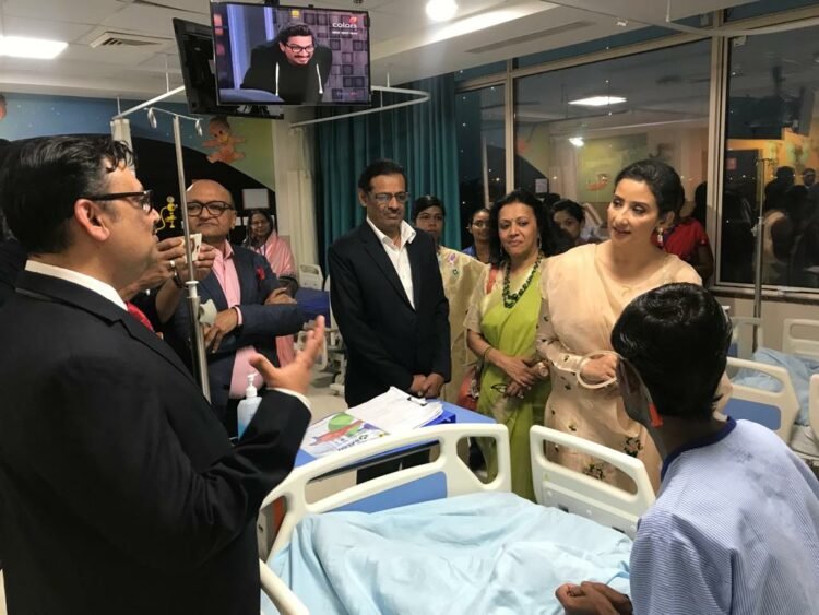 Jyoti Agarwal, Chairperson - BMC (3rd from Right) with actress Manisha Koirala at Balco Medical Centre at Raipur