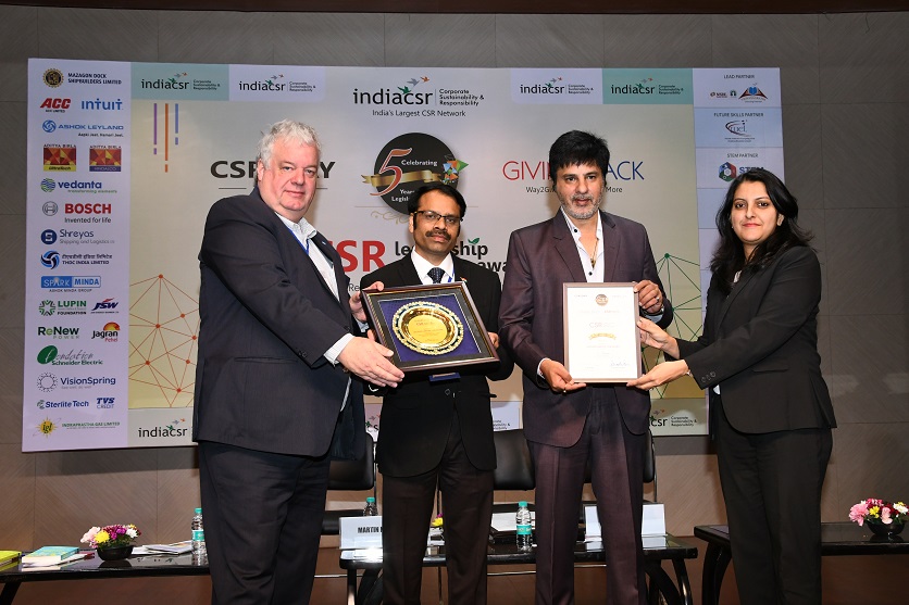 Sonal Choithani, Chief Communication Officer, Aluminium and Power Business, Vedanta Limited receiving the honour