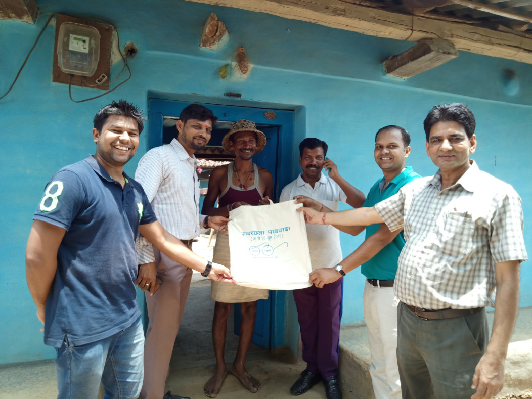 South Eastern Coalfields Ltd. encourages eco friendly shopping bags in Anuppur 1 India CSR
