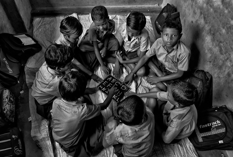 A partnership to improve English language skills of children across Maharashtra 1 Photo Credit: https://www.flickr.com/photos/avishekdas/with/36928989933/