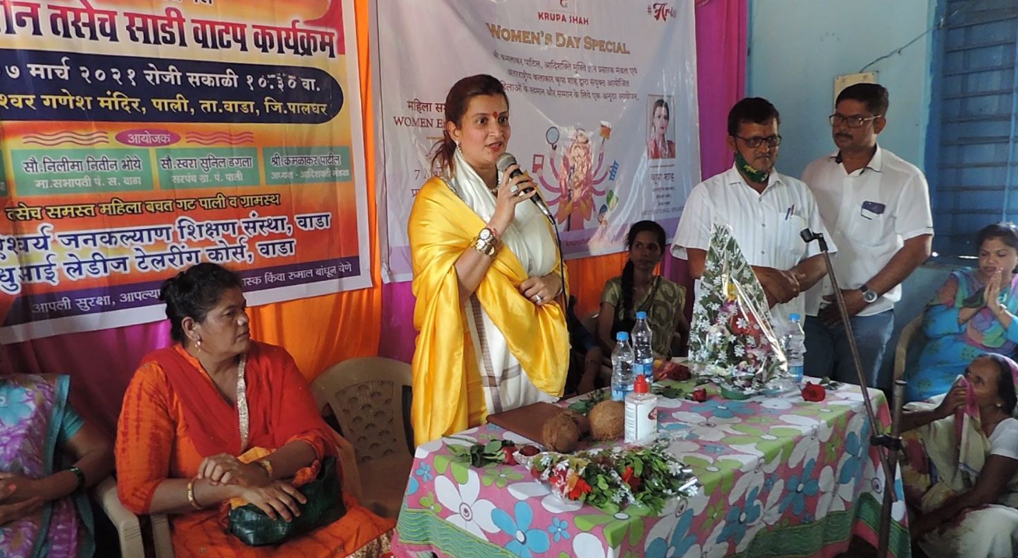 Artist Krupa Shah donates sarees and sanitary pads to women in Wada 1 India CSR