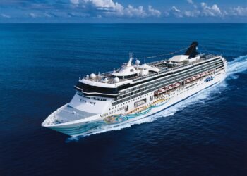 Norwegian Cruise Line Holdings adopts Long-Term Strategy and Goal to Reach Carbon Neutrality