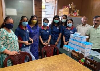 Vidyashilp Student-run Tavasya Foundation donates masks to students