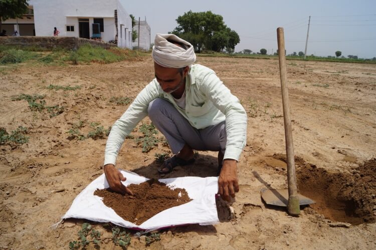 Zakir from village Khori Khurd taken Soil Sample from his field. Photo Source: Sehgal Foundation
