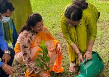 Artist Krupa Shah plants 1000 saplings on the occasion of 75th Independence Day