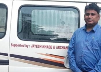 Jayesh Khade and Archana Mohan Sharma support for donate an ambulance to Saidham Hospital Rahuri