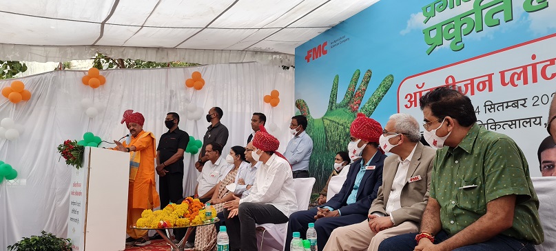 CSR: FMC Corporation inaugurates oxygen pressure swing adsorption plant at a rural hospital in Indore 1 On the podium Kailash Vijayvargiya (National General Secretary, BJP)