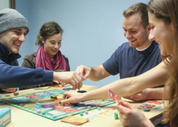 8 Ways by Which Playing Board Games Can Benefit Your Kids