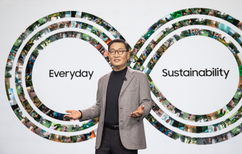 Keynote speaker Jong-Hee (JH) Han, Vice Chairman, CEO and Head of DX (Device eXperience) Division at Samsung,