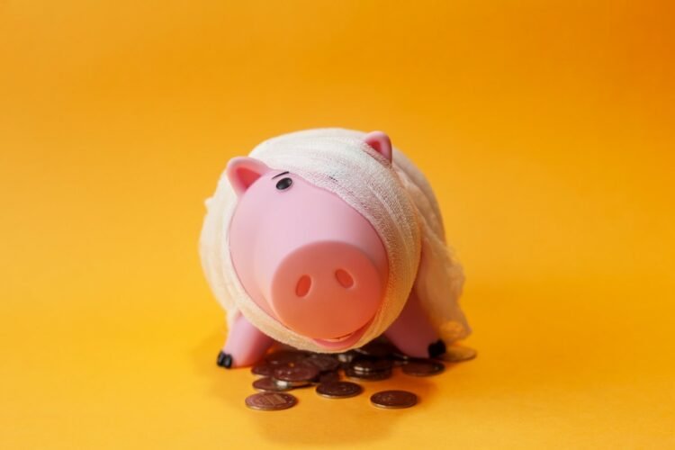 Common Mistakes to Avoid While Buying a Child Money Back Plan 1 A pink piggy bank