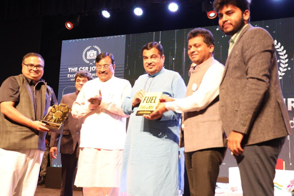 Ketan Deshpande and Santosh Huralikoppi honored by Nitin Gadkari for skilling thousands of youngsters 1 Photo: India CSR