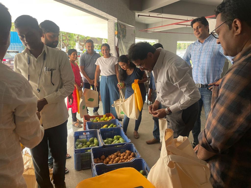 CSR: Farmers sell over 1000 dozens of mangoes to Allcargo employees 1 Farmers sell over 1000 dozens of mangoes to Allcargo employees