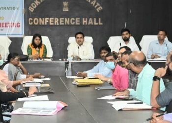 उपायुक्त कुलदीप चौधरी ने बोकारो में सीएसआर के कार्यों को पूरा करने के निर्देश दिए