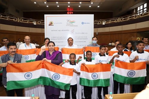 5 lakh National Flags from Bajaj Group to Pune Municipal Corporation 3 India CSR