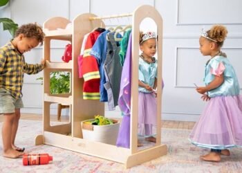 How to Encourage your Child to Play Dress Up