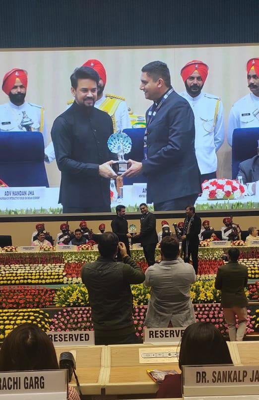 Ravi Bhatnagar honored with Indian Achievers Award for Contributions in Sports and Social Change