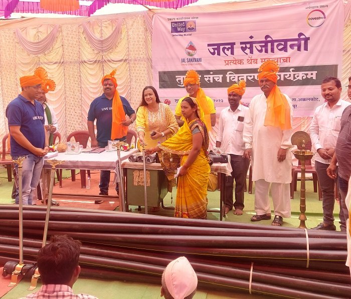 CSR: Covestro and United Way Mumbai Team Up for 'Jal Sanjivani' Program in Solapur District 1 CSR: Covestro and United Way Mumbai Team Up for 'Jal Sanjivani' Program in Solapur District