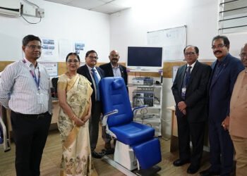 Senior officials from BSHT and SBI Foundation unveil the new stroboscope at Dr. SRCISH