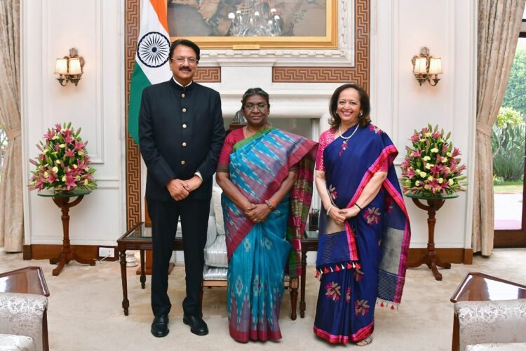 Ajay and Swati Piramal meet President to showcase their pan-India social sector initiatives 1 Ajay Piramal and Dr. Swati Piramal meet Smt. Draupadi Murmu, Hon’ble President of India