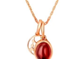 7 Pendant Necklaces That Are Perfect For Your Cocktail Party