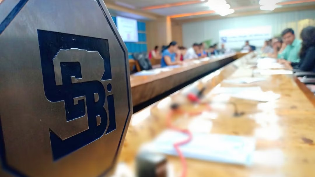 SEBI ने एक कंपनी पर लगाया 6 महीने का बैन, 5 एंटिटी पर Rs 25 लाख का जुर्माना