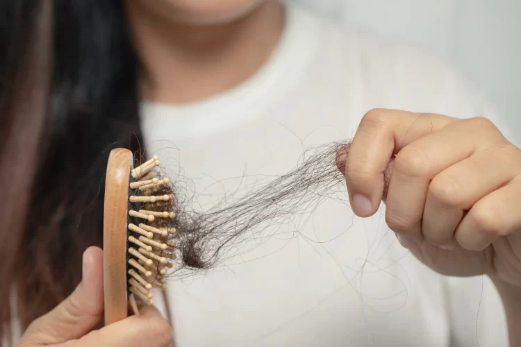 Tips to deal with hair loss during cancer treatment