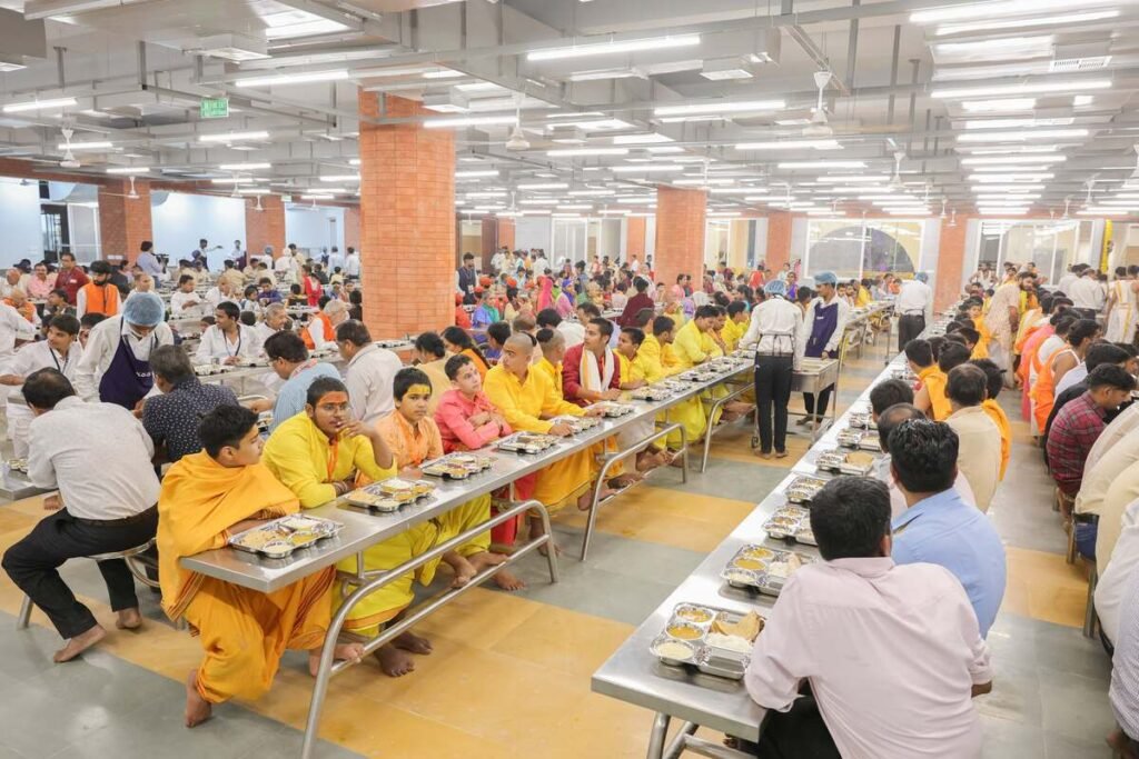 CSR: बालाजी सेवार्थ विनोद अग्रवाल फाउंडेशन द्वारा 25 करोड़ रु. लागत से उज्जैन में निःशुल्क सात्विक भोजन की पाँच सितारा सुविधा विकसित 4 महाकाल की नगरी में भक्तों के लिए निशुल्क सात्विक भोजन की पांच सितारा सुविधा, ऐसा अन्नक्षेत्र कि मन प्रसन्न हो जाए