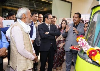 RRR Astore Green Rickshaw Mobile Repair store