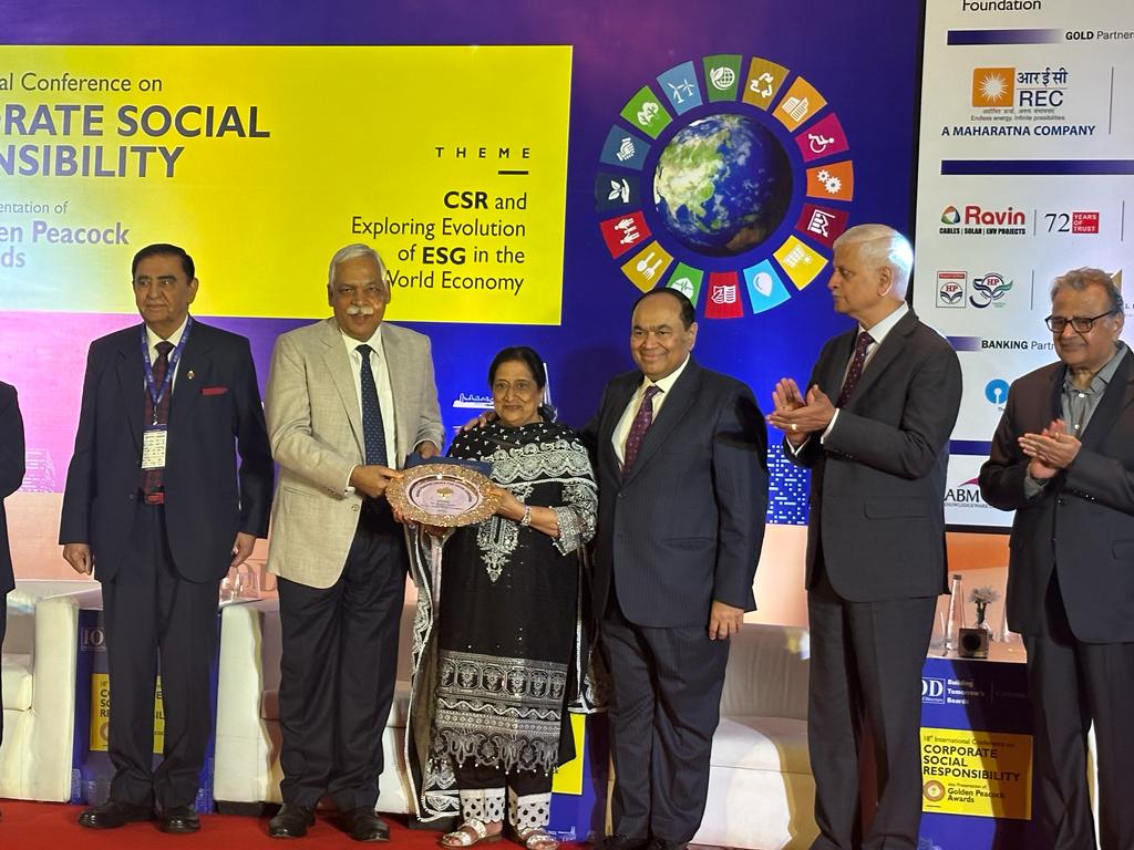 Dr. Suman Minda Receives Prestigious Golden Peacock Award for Social Leadership 1 Dr. Suman Minda Receives Prestigious Golden Peacock Award for Social Leadership