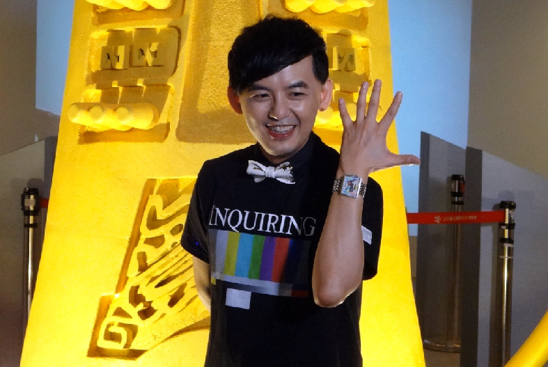 Huang Zijiao: Taiwanese television host, actor, and writer 1 Mickey Huang