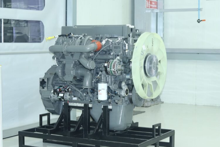 Hydrogen-based Internal Combustion Engines for Medium and Heavy Commercial Vehicles