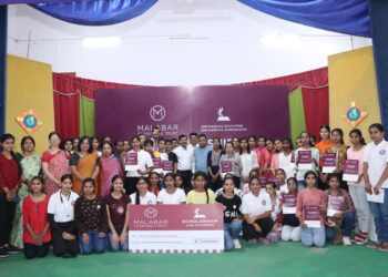 CSR Malabar Gold & Diamonds Gives Scholarships to 124 Meritorious Students