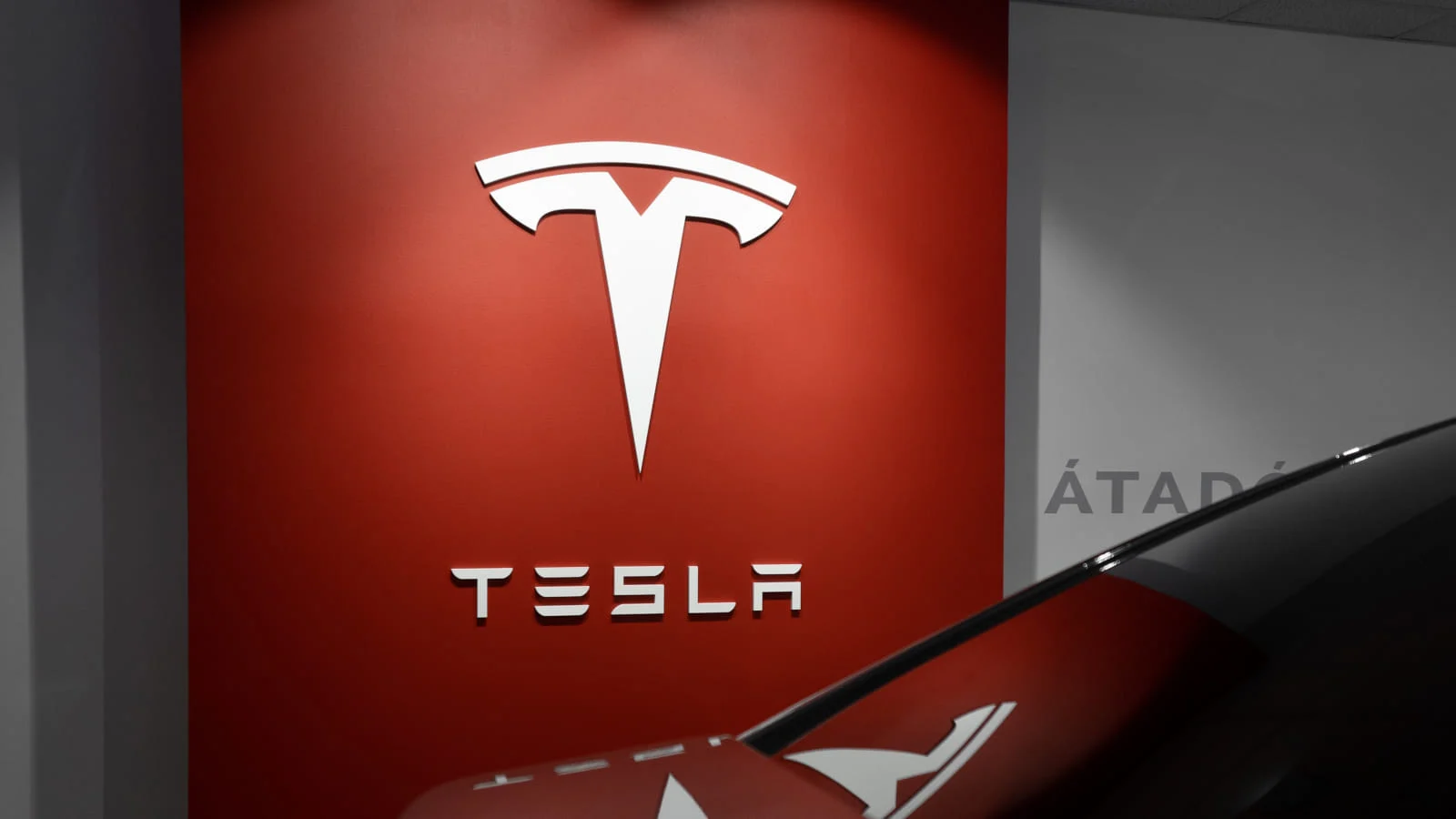 Tesla's Weak Performance Signals Caution for Investors Everywhere