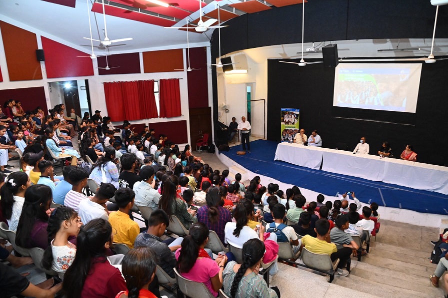 हिन्दुस्तान जिंक के शिक्षा संबल कार्यक्रम से इस वर्ष 1400 से अधिक लोग लाभान्वित हो रहे 1 हिन्दुस्तान जिंक के शिक्षा संबल कार्यक्रम से इस वर्ष 1400 से अधिक लोग लाभान्वित हो रहे