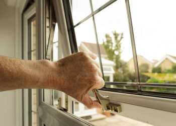Simple Ways to Replace Window Hinges