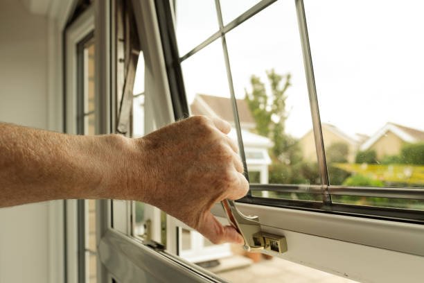 Simple Ways to Replace Window Hinges