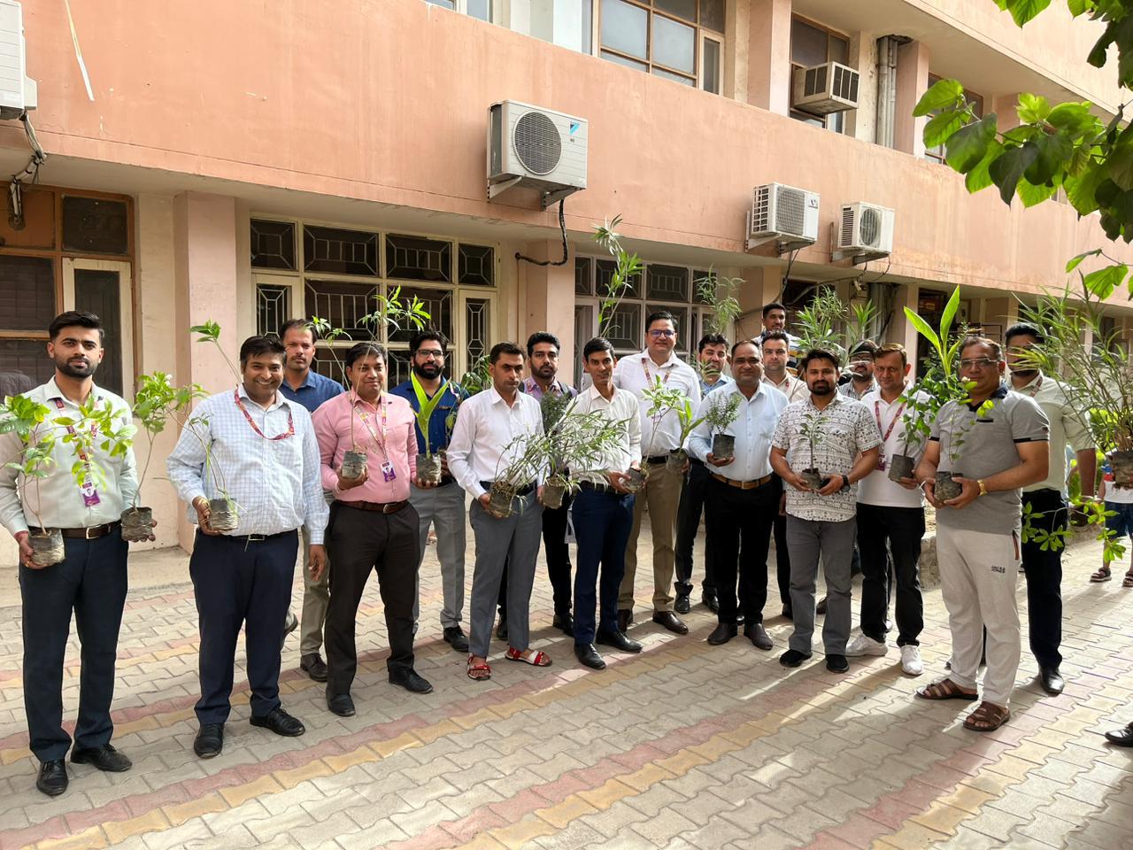 AU Small Finance Bank Organizes Nationwide Tree Plantation on World Environment Day 1 AU Small Finance Bank Organizes Nationwide Tree Plantation on World Environment Day
