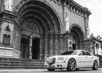 How to Choose the Perfect Luxury Vehicle for Special Occasions