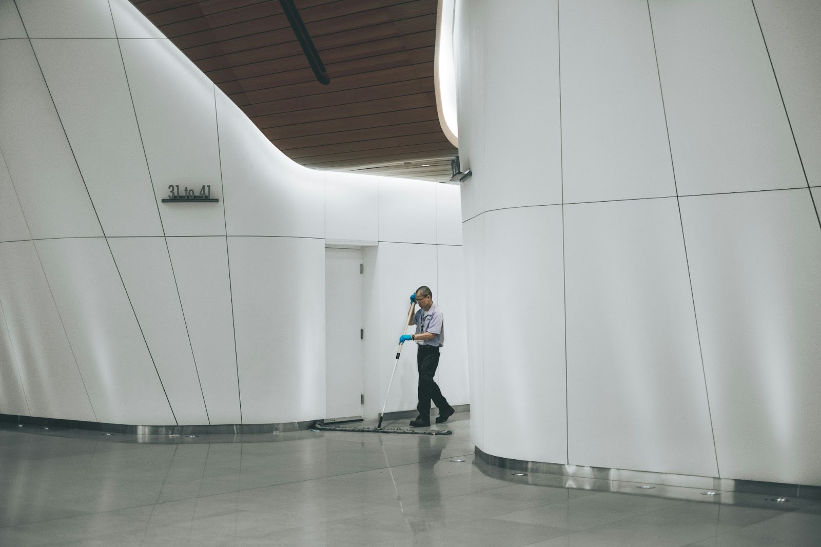 Top 5 Benefits of Hiring Professional Commercial Cleaners in Overland Park