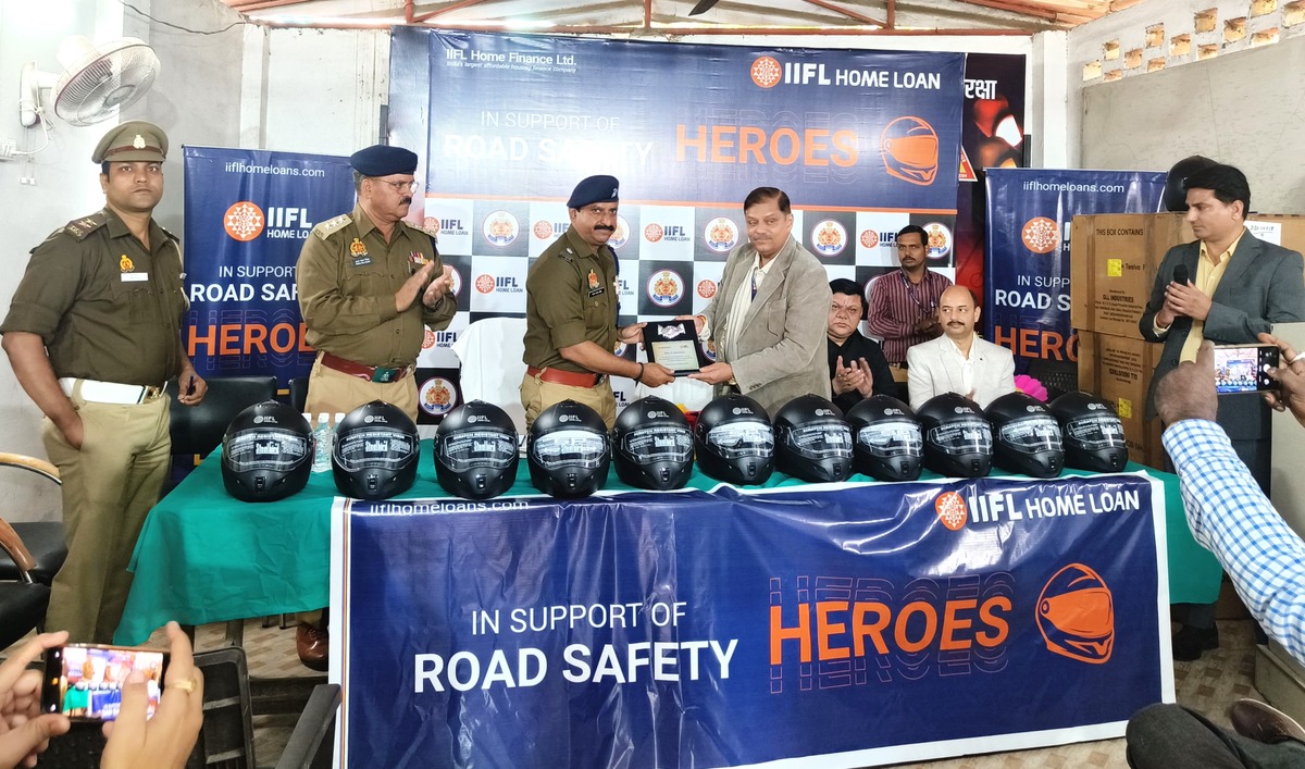 IIFL Home Finance Supports Road Safety with Helmet Distribution in Lucknow