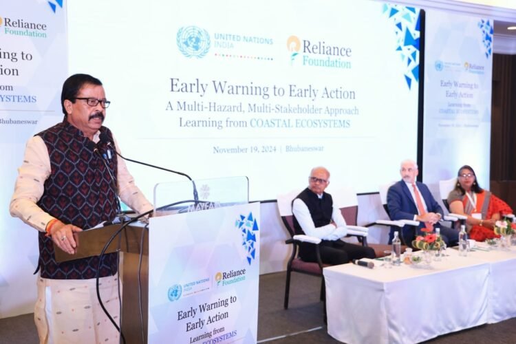Left to right: Minister Suresh Pujari, Minister for Revenue and Disaster Management, Government of Odisha, delivers the keynote address at the Early Warning to Early Action convening in Bhubaneswar, Odisha.