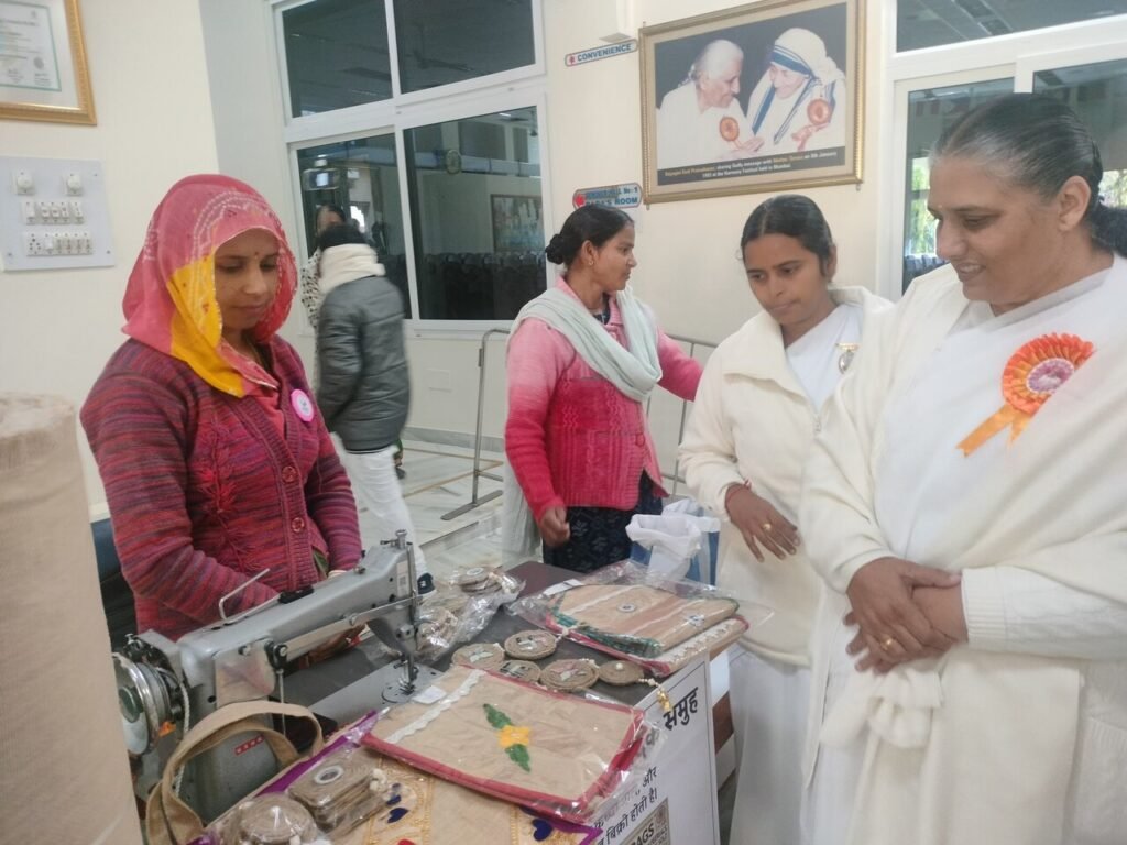 रेडियो मधुबन के माध्यम से 10 महिलाओं को मिला आजीविका का संसाधन 5 India CSR