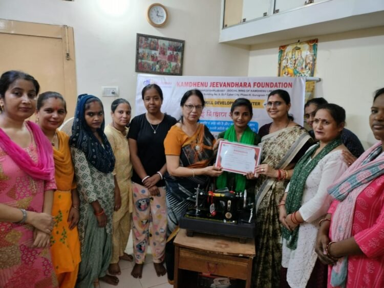Radha Agarwal, Chairperson, Kamdhenu Jeevandhara Foundation with Women