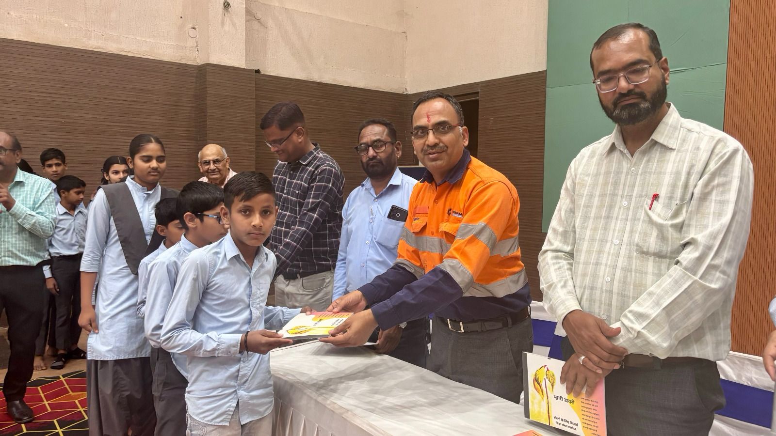 हिन्दुस्तान जिंक द्वारा जावर माइंस में बुक फॉर फ्रेंड्स कार्यक्रम आयोजित 1 India CSR