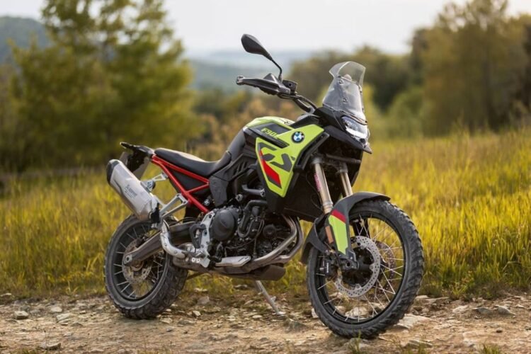 BMW F 900 GS लॉन्च: दमदार लुक, स्मार्ट फीचर्स और जबरदस्त परफॉर्मेंस