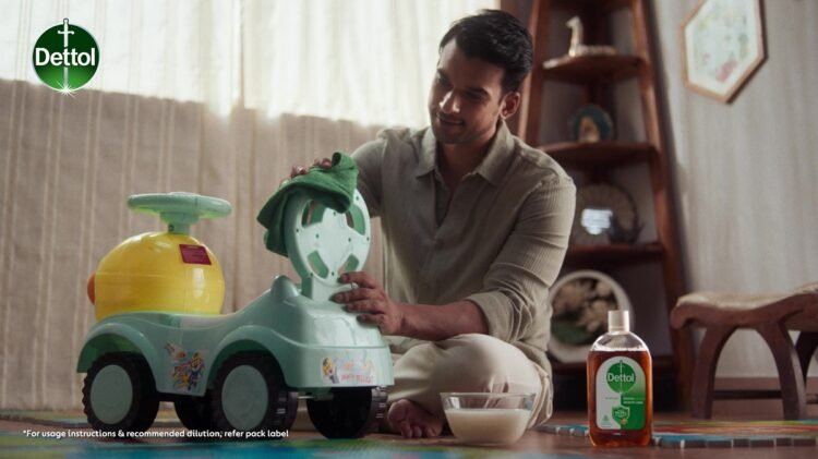 Father’s Day: Dettol Highlights Role of Dads with #DadsCanToo Initiative