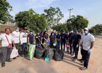Landmark Group Joins Hands for a Cleanliness Drive