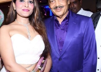 मेगामॉडल वैशाली भाऊरजार को तीन बार सम्मानित कर चुके हैं सिंगर उदित नारायण