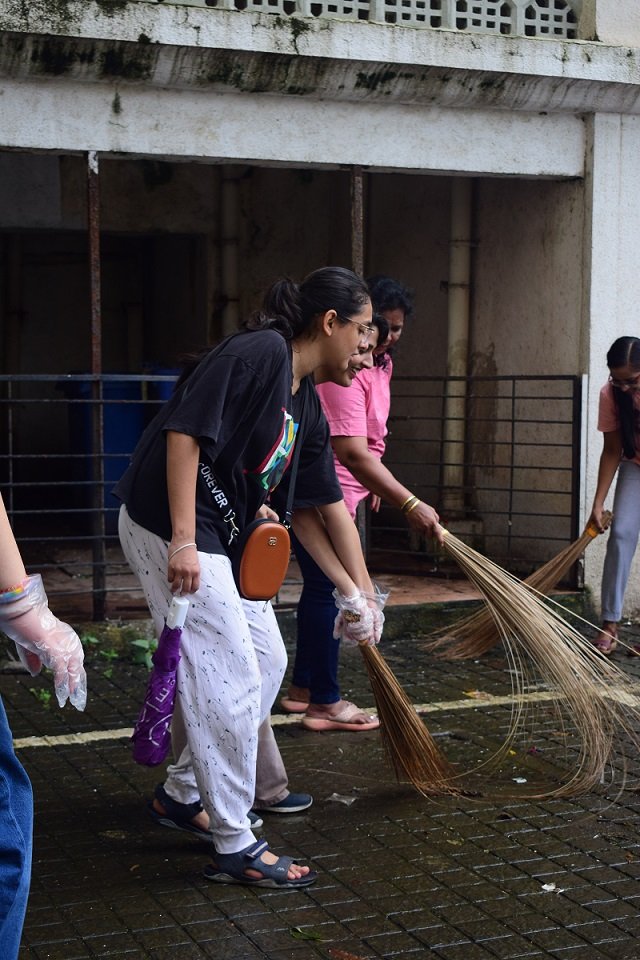 CSR: Mithibai Kshitij’25 Swachh Bharat Drive with Santacruz Police Station 2 CSR: Mithibai Kshitij’25 Swachh Bharat Drive with Santacruz Police Station
