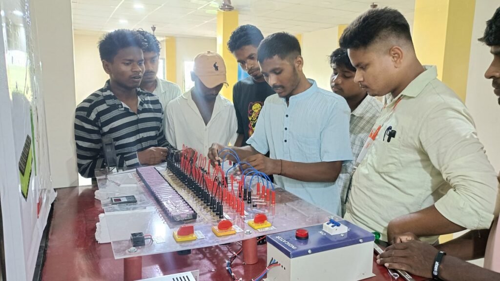 CSR: Standard Chartered and Sambhav Foundation Empower 5,000+ Youth with Future-Ready Skills 2 CSR: Standard Chartered and Sambhav Foundation Empower 5,000+ Youth with Future-Ready Skills